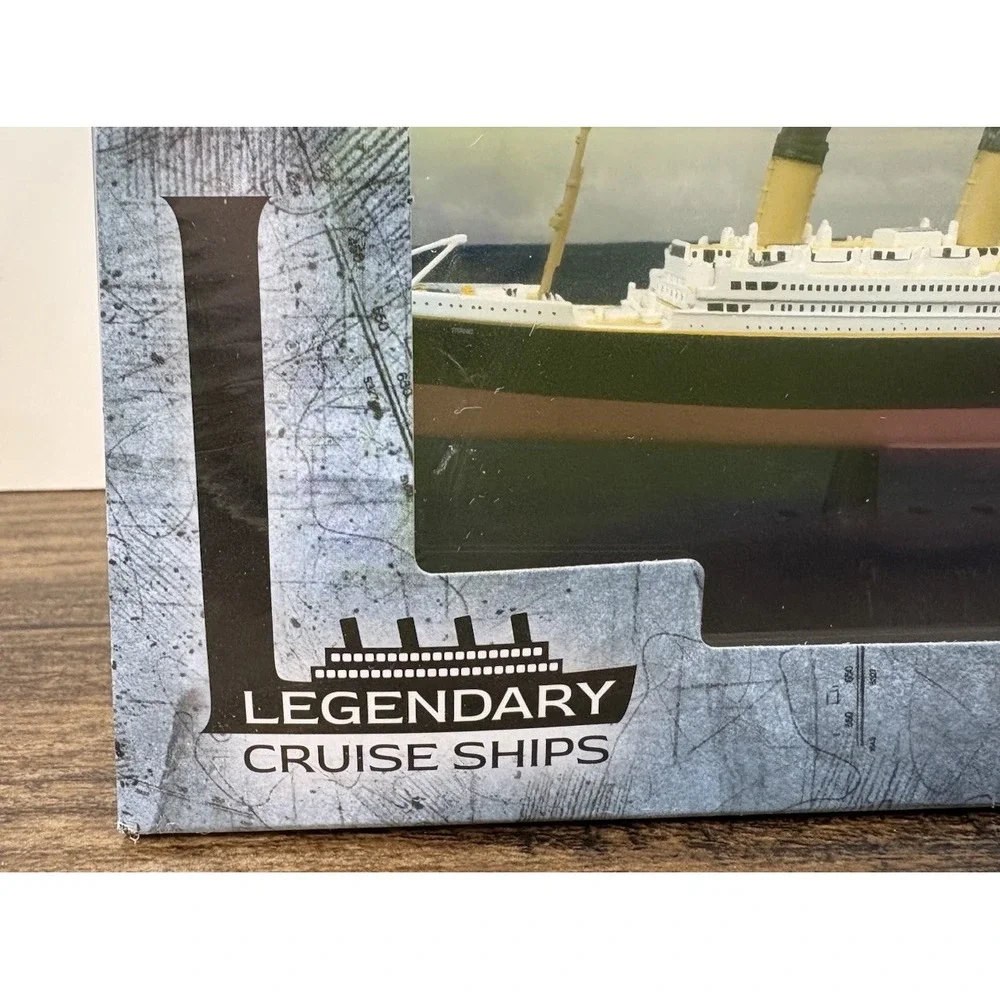 RMS Titanic Ocean Liner 1/1250 Scale Die-Cast Metal Model White Star Line Clas